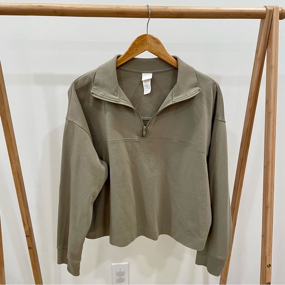 H&M Zip Up Collared Quarter Zip Sweatshirt in Sage Green - L - Picture 4 of 6